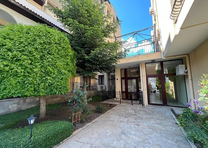 Rose Village アパート